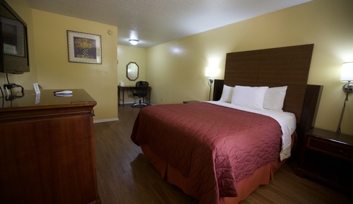 Standard Room, 1 Queen Bed