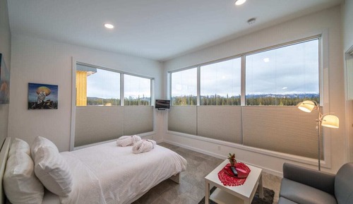 Deluxe Chalet, 1 Queen Bed, Mountain View, Garden Area