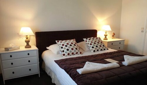 Triple room (1 double and 1 single bed)