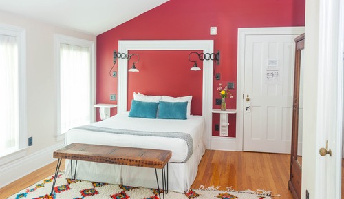201 - Red Queen Room