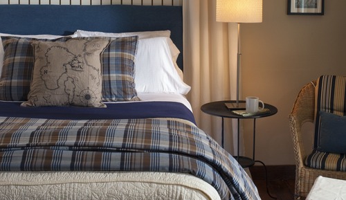 Queen Room in Cottage