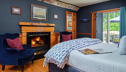 Queen Room with Fireplace