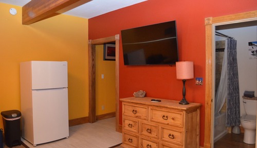 Deluxe Room, 1 King Bed, Kitchenette, Mountain View (1st Floor)