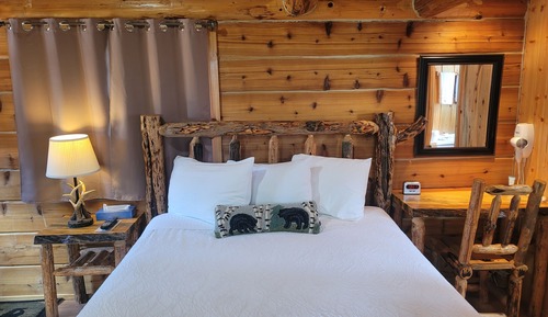 Deluxe Cabin, 1 Queen Bed (Clark Cabin)