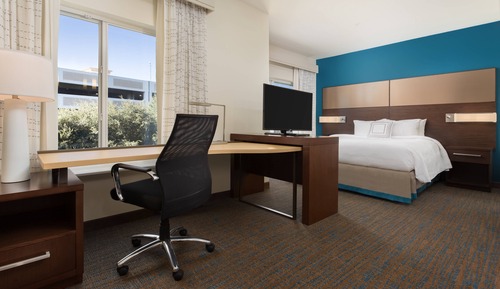 Studio, 1 King Bed with Sofa bed, Non Smoking (Mobility/Hearing Accessible, Tub)