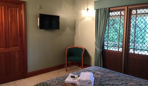 Deluxe Queen Room with Mountain View