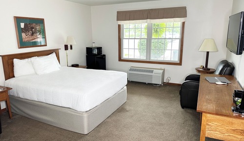 Classic Room, 1 Queen Bed, Accessible