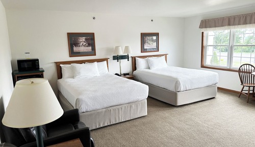 Grand Room (2 Queen Beds and 1 Sofa Bed)