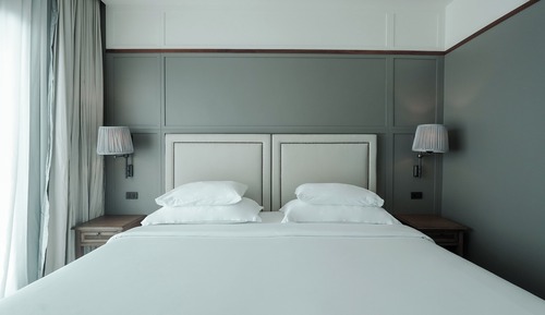 Deluxe Room (Free Airport Drop Off)