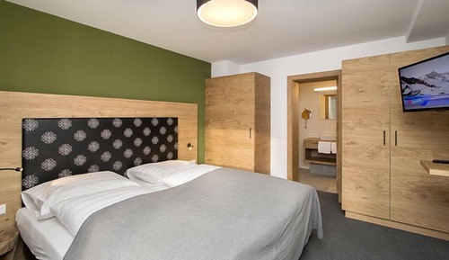 Deluxe Apartment, 2 Bedrooms, Balcony, Mountain View (Alpenheimat)