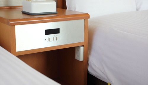 Twin Room, Smoking