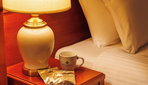 Premier Deluxe Twin (Club Lounge Access Included), Non Smoking