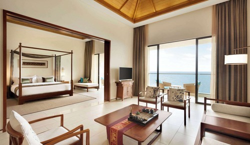 Premium Suite, 1 King Bed, Smoking, Sea View