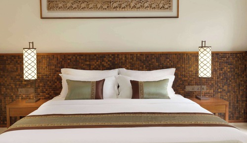 Room, 1 King Bed, Non Smoking, Mountain View