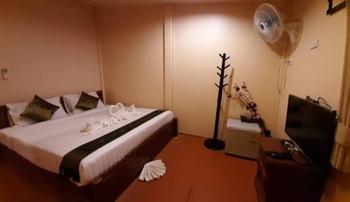 Economy Room