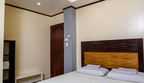 Luxury Studio Suite, 1 Bedroom, Balcony, Partial Ocean View