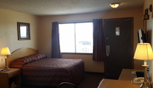 Economy Room, 1 Queen Bed