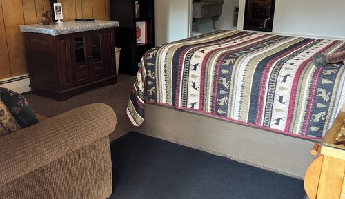Standard Room, 1 Queen Bed (3, 4 and 6)