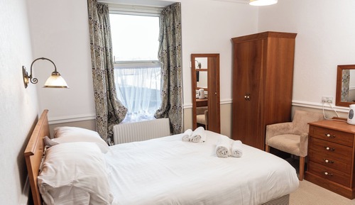 Standard Double Room, Bathtub