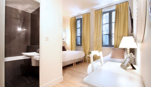 Superior Double Room, 1 King Bed, Refrigerator, Ground Floor