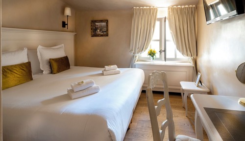 Classic Double Room, 1 King Bed, Bathtub, City View