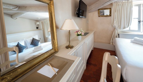 Classic Double Room, 1 Queen Bed, Bathtub, City View