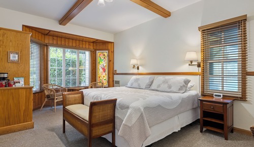Standard Room, 1 King Bed (Awapuhi)