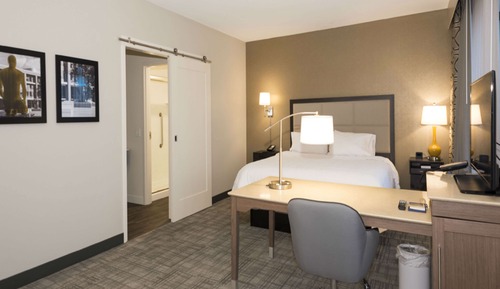 Suite, 1 King Bed, Accessible, Non Smoking (Hearing)