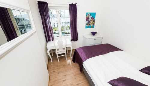 Small Double Room (150 cm double bed)