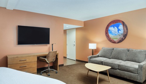 Room, 1 King Bed, Transfer Shower, Non Smoking (Mobility, Courtyard Access)