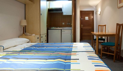Studio (1 People)