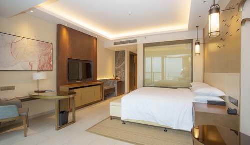 Room, 1 King Bed, Balcony, Garden View