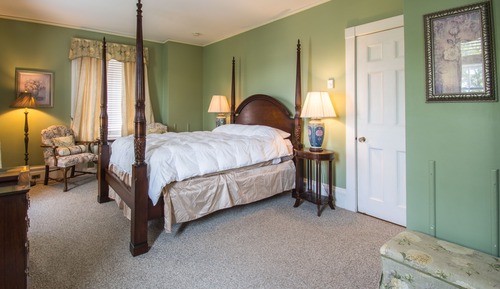 Basic Room, 1 Queen Bed