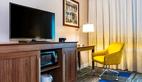 Room, 2 Queen Beds, Accessible (Hearing accessible & Roll-in shower)