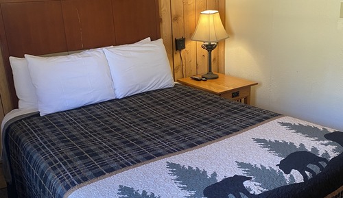 Chestnut Lodge Suite with 2 Bedrooms and Sitting area