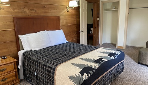 Chestnut Lodge Suite with 3 Bedrooms and Sitting Area