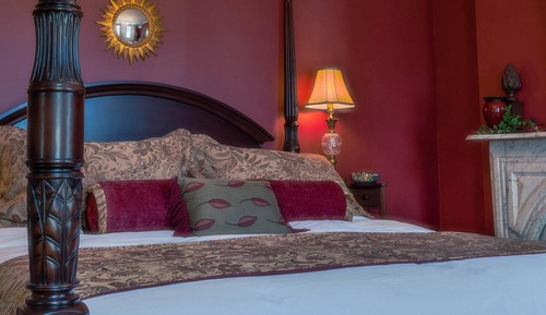 Lady Margaret Suite, King Bed with Jetted Tub
