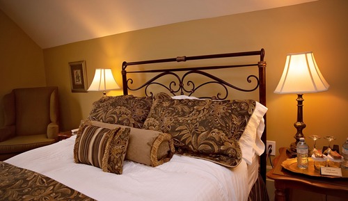 Exclusive Room, 1 Queen Bed, Private Bathroom