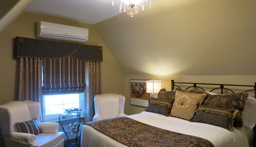 The Henley Suite - 1 Queen Bed (3rd Floor)
