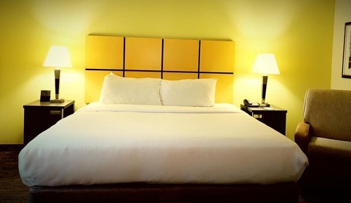 Studio Suite, 1 King Bed, Accessible Bathtub (Communications)