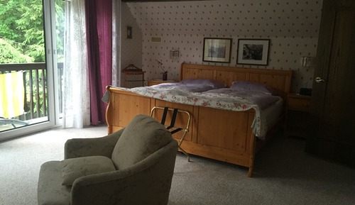 Signature Suite, 1 King Bed, Non Smoking, Garden View
