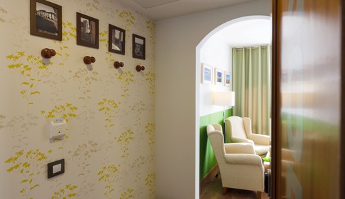 Twin Room (Interior)