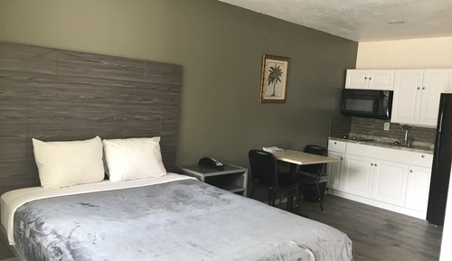 Standard Room, 1 Queen Bed, Non Smoking, Kitchenette