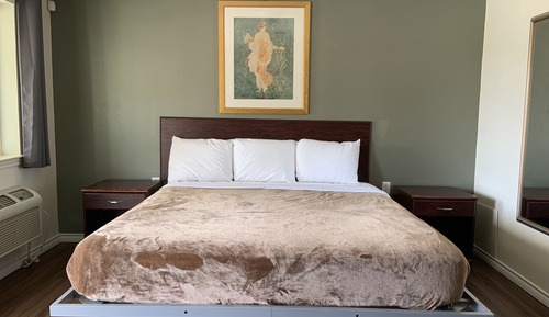 Standard Room, 1 King Bed, Non Smoking, Kitchenette