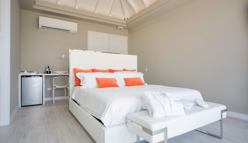 Master King Ocean View Suite with an Extra Room and Semi Private Infinity Pool