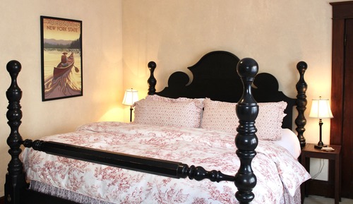 Standard Room, 1 King Bed, Non Smoking (Red Toile)
