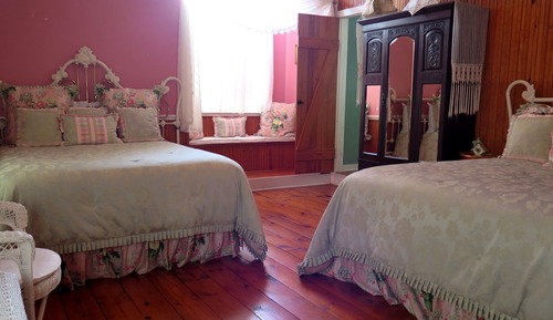 Room, Private Bathroom (Primrose)