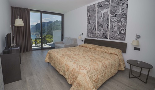 Superior Triple Room, Lake View, Garden Area