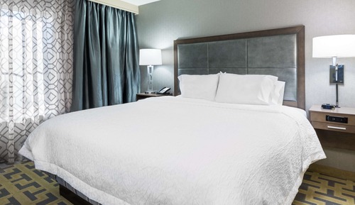 Suite, 1 King Bed, Accessible, Non Smoking