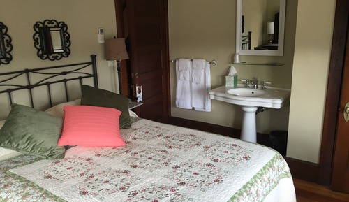 Standard Single Room, 1 Queen Bed, Shared Bathroom